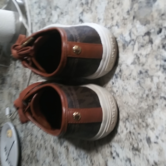 Michale kor - Picture 2 of 4